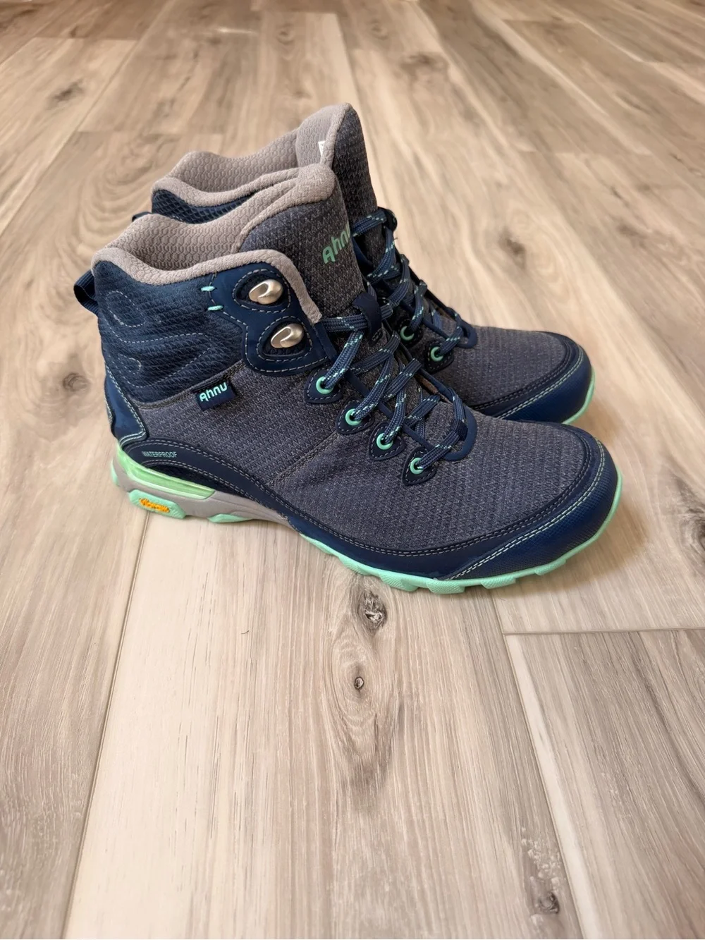 Ahnu by Teva Sugarpine Waterproof Vibram Hiking Boots Women’s 9 Gray Blue